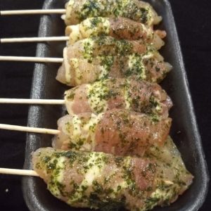 Pesto kiphaas spiesjes